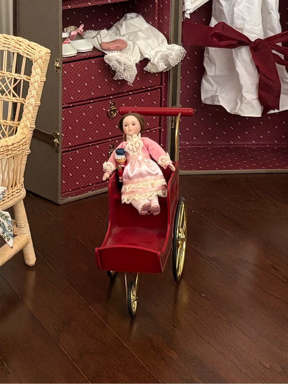 Samantha's Elegant Doll Pram (Pleasant Company)